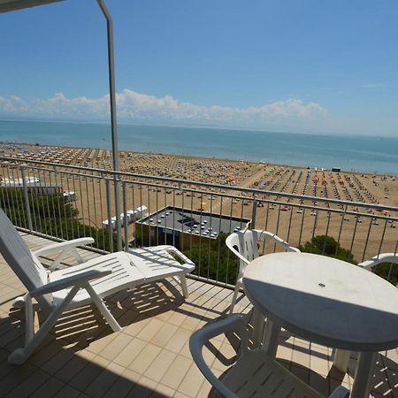 Lignano Sabbiadoro Sea Front Exterior foto